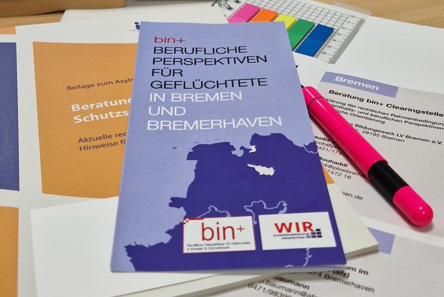 BIN+, Broschüre über berufliche Perspektiven für Geflüchtete in Bremen BIN+